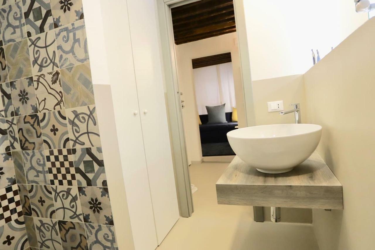 San Lorenzo Small Apartment Genova Exterior foto